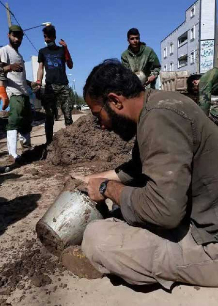 سهم طلبه بسیجی ازسفره انقلاب/گلوله‌های مجانی که احمدرضا عرفانی‌نیا در 22 مهر نوش جان کرد+عکس