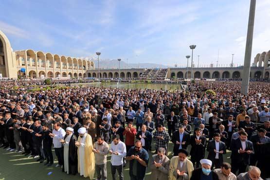 رهبر معظم انقلاب در خطبههای نماز عید فطر- هوران