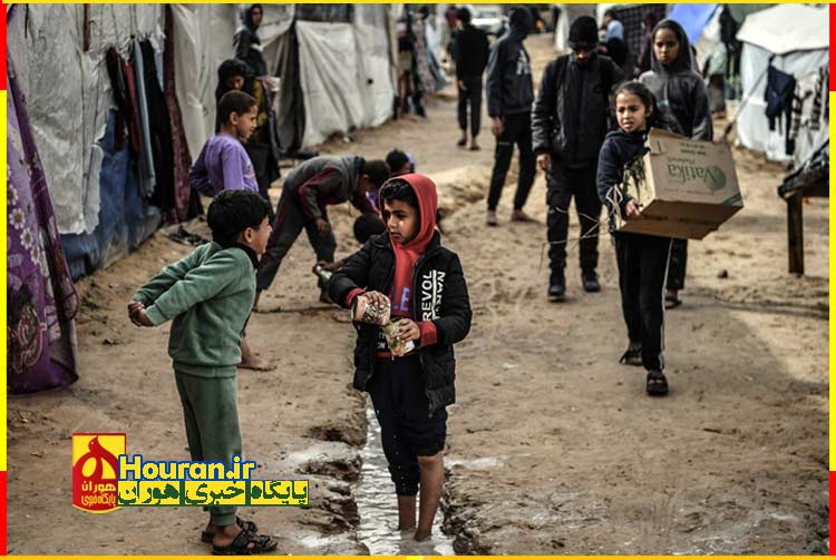 کودکان غزه در میان آوارها برای تأمین نان خانواده‌شان دست و پنجه نرم می‌کنند