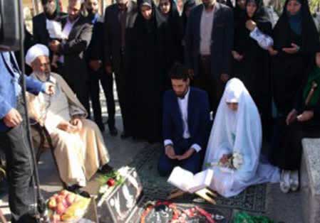 جشن عقد کنار مزار شهدا و عکس مدافعان حرم روی ماشین عروس!+تصاویر