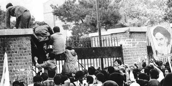 نخستین نفری که وارد لانه جاسوسی شد این جوان خوش‌تیپ بود+تصاویر
