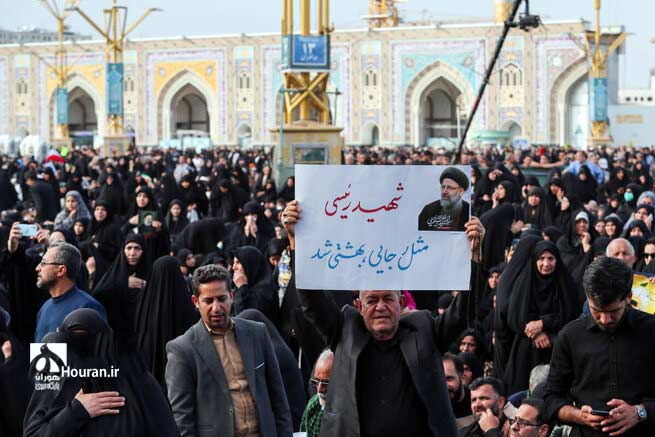 آیت‌الله رییسی در جوار مضجع نورانی ثامن الحجج(ع) آرام گرفت/ جمعیت میلیونی مردم در تشییع پیکر شهید جمهور