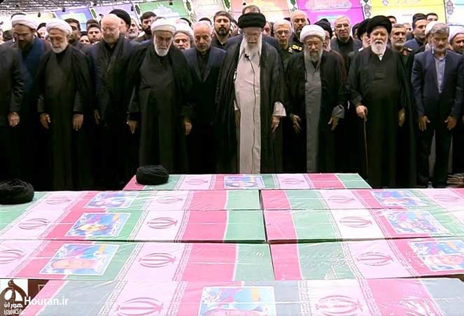 اقامه نماز رهبر انقلاب بر پیکر شهید ابراهیم رئیسی و شهدای همراه