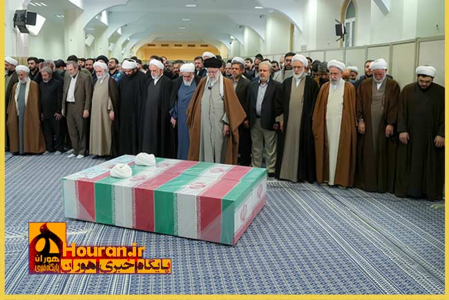 اقامه نماز رهبر انقلاب بر پیکر دو قاضی شهید